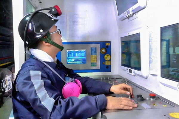 1729061393114015.jpg 第一段:智能化采面(操控)_副本.jpg