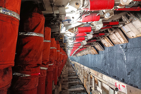 1743500346793823.jpg 2——以量兜底 煤炭產(chǎn)銷創(chuàng)新高_(dá)副本.jpg