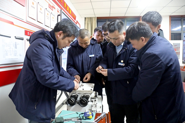 1744343761108169.jpg 1 技術人員培訓_副本.jpg